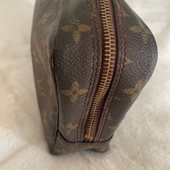 Louis Vuitton Cosmetic Toiletry Monogram Bag - Picture 7 of 10